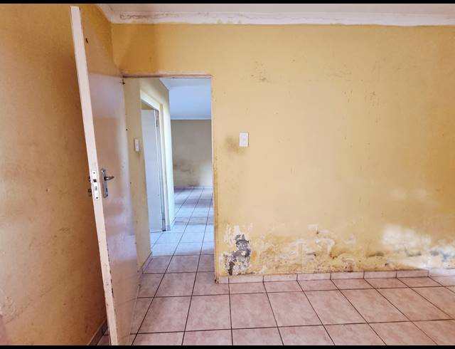 2 BEDROOM HOUSE FOR SALE IN NGWELEZANA